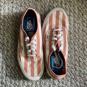 Vans size: Men’s 6 Women’s 7.5